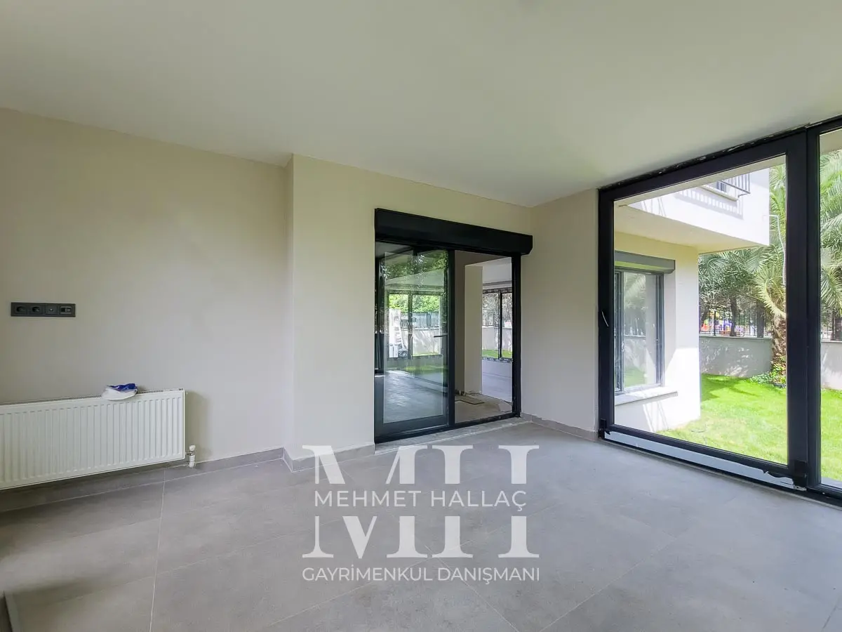 Büyükçekmece Sinanobada Müstakil 420 m2 Bahçeli Villa